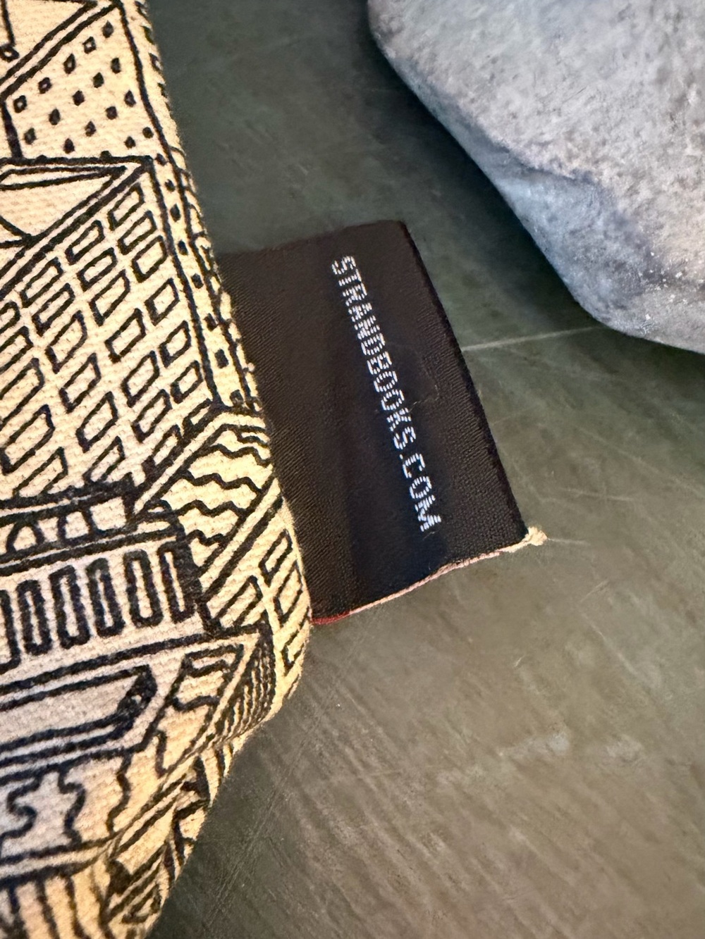 The Studio Strand “Urban Jungle” tote bag with city skyline graphic - Picture 4 of 9